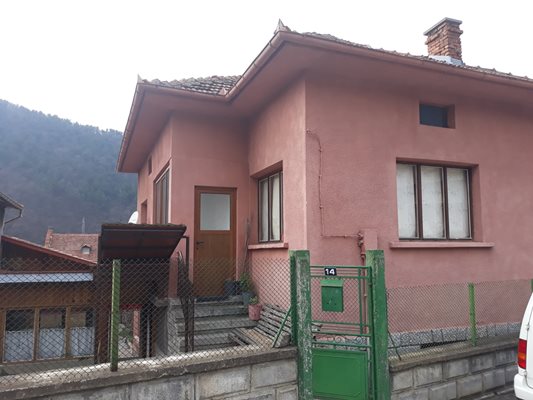 Родната къща на Хубчев в село Гложене