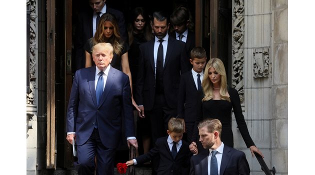 Доналд Тръмп и семейството му на погребението на Ивана в Ню Йорк