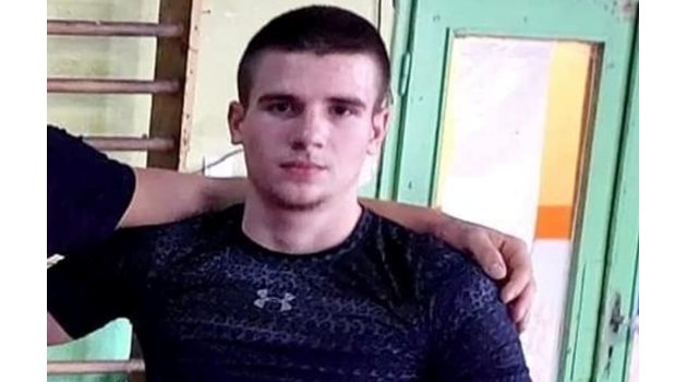 Никола Райчев избягал с колата на баща си. Снимка Фейсбук