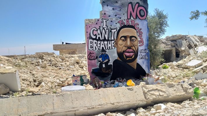 Графит на убития от полиция в САЩ Джордж Флойд е нарисуван като графит и в Идлиб, Сирия
Снимка: Ройтерс