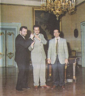 Кристиян Коев (в средата) след концерт в Италия през 90-те г. с колегите си Данте Милоци (вляво) и Пауло Велгари