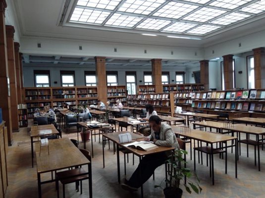 Народната библиотека "Св. св. Кирил и Методий" също отваря врати