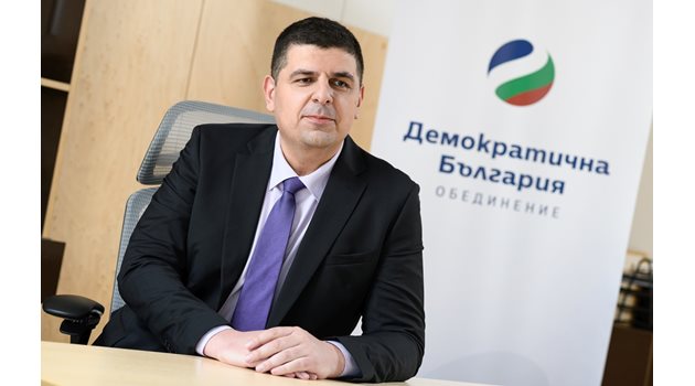 Ивайло Мирчев, водач на листите на "Демократична България" в Бургас и Разград.