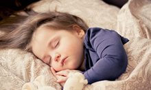 Криза с детския сън, дори на бебета дават  приспивателни