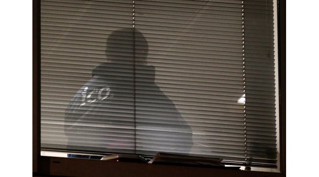 Служители на Комисариата за информацията - 20-ина на брой - нахлуха в офисите на компанията в центъра на Лондон Снимки: Ройтерс