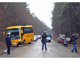 Удареният рейс на шосето от Враца за с. Чирен
СНИМКА: ВАЛЕРИ ВЕДОВ
