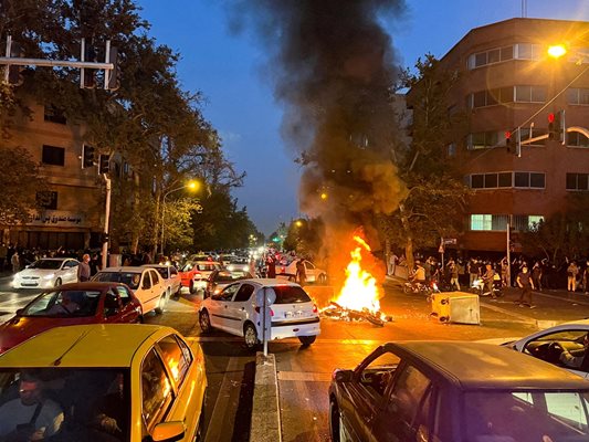 Ирански генерал днес призна, че повече от 300 души са били убити вследствие на безредиците, съпътстващи общонационалните протести в страната, като това беше първата официална информация за броя на жертвите от два месеца насам. СНИМКА: РОЙТЕРС