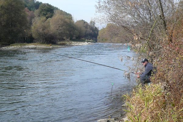 Рибар замята във вир на река Струма край Благоевград
