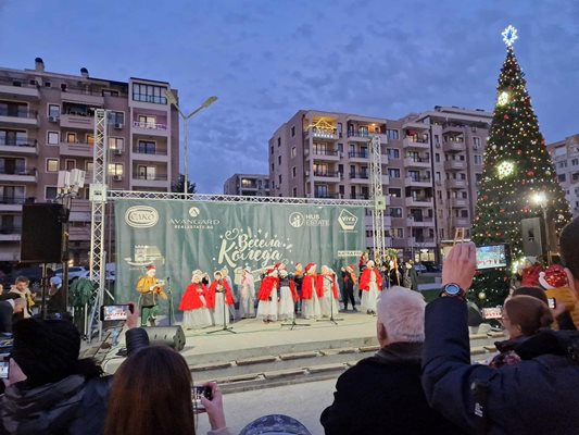 Изпълненията на децата събраха много публика.