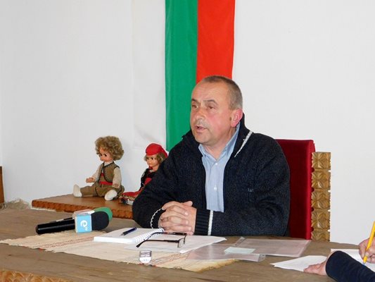 Селото за първи път в историята си посрещна патриарх, казва Васил Седянков, кмет на Широка лъка.