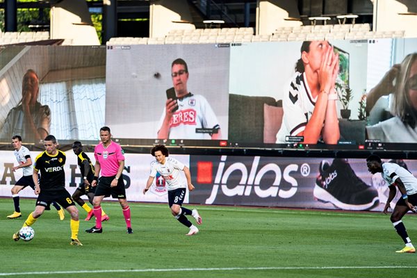 Приложението Zoom феновете направо на стадиона на мача “Орхус” - “Рандерс” в Дания. Навлизането на технологиите ще става още по-голямо във футбола. 

