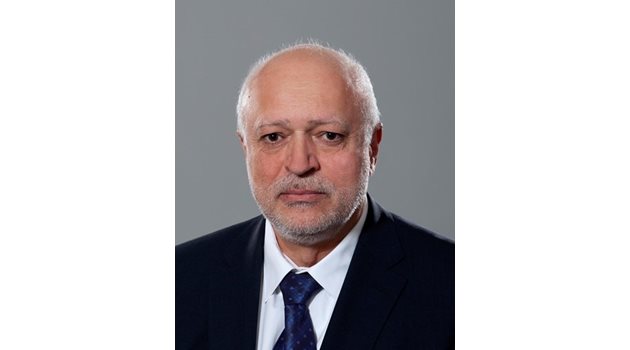 Служебният министър на културата проф. Велислав Минеков