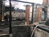 Млада жена дари майчинските си на семейство с изгорял дом