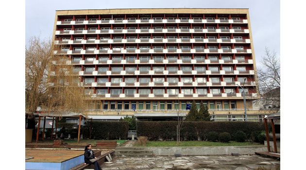 Хотел Рила в София е облицован с плочи от червен риолит