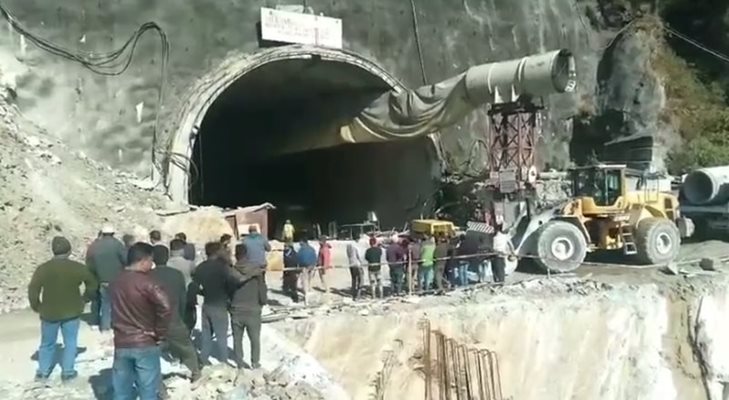 Спасиха всички работници, които бяха блокирани 17 дни в тунел в Хималаите