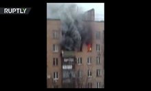 Жена скача от 8 етажа, спасявайки се от горящ апартамент в Москва, след което оцелява