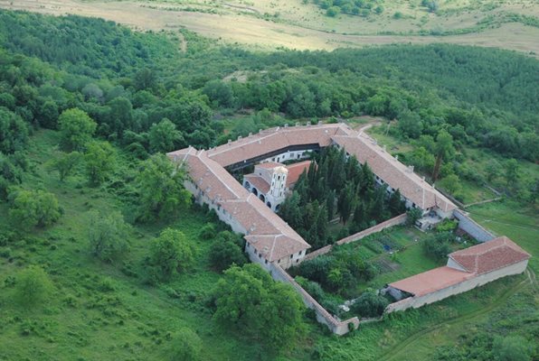 Мулдавският манастир "Св. Петка"