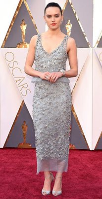 Модните стилисти определиха Дейзи Ридли – младата актриса от седмата част на “Междузвездни войни”, за една от най-елегантните актриси на оскарите тази година. СНИМКИ: АРХИВ