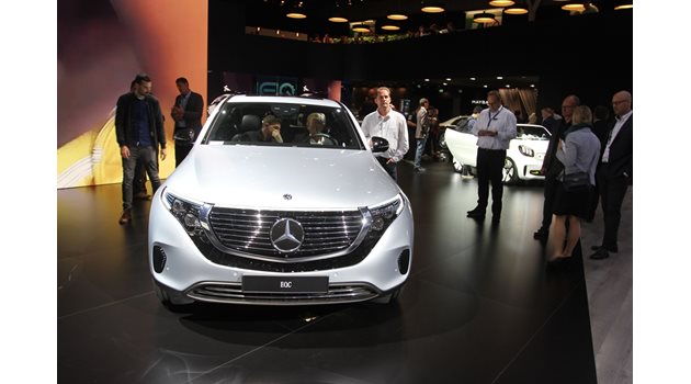 Първият изцяло електрически Mercedes - EQC, още не се продава.