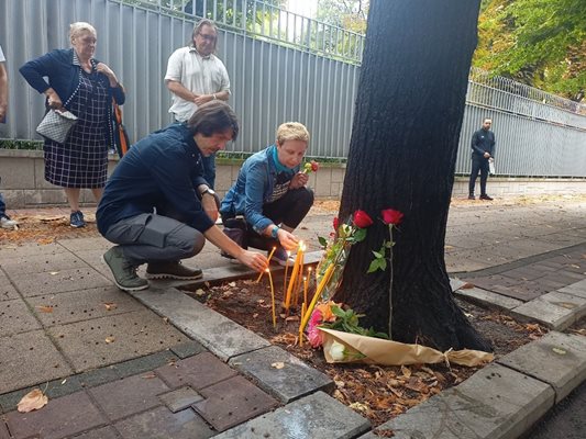 Сърби почетоха паметта на Даря Дугина пред руското посолство в Белград