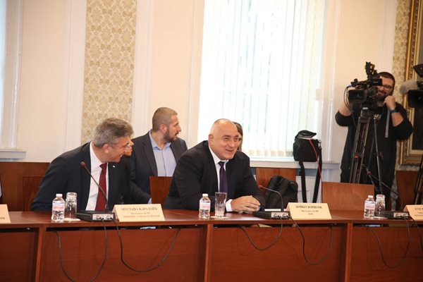 Лидерът на ГЕРБ Бойко Борисов и лидерът на ДПС Мустафа Карадайъ