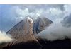 Вулканът Мерапи в Индонезия продължава да изригва (Видео)