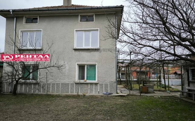 За тази къща в Крумово се искат 300 хиляди евро.