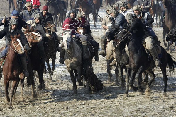 Състезанията с коне са на почит в Таджикистан.