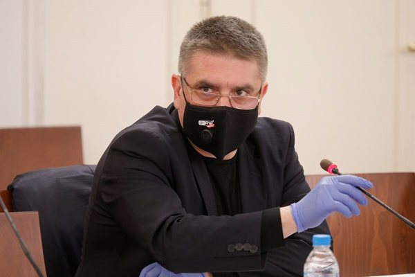 Правосъдният министър Данаил Кирилов участва в заседанието на правната комисия.