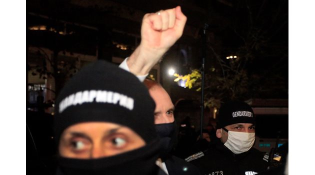 13 ноември 2020 г. Радев излезе сред протестиращите против правителството на Бойко Борисов,  ръкува се с част от тях и вдигна юмрук. Този юмрук по-късно се утвърди като символ на недоволството