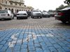 Обмислят се 10 минути безплатно паркиране в синята и зелената зона в София, съобщи bTV. Идеята е на районните кметства. Възможно ли е това да се случи и кога?
В квартал „Лозенец”, където само преди 4-5 месеца приключи един голям ремонт на улиците и тротоарите. Сега по тях непрекъснато има паркирани коли и от общината се опасяват,
