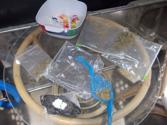 Тутраканец е задържан от полицията по подозрение в притежание и разпространение на наркотични вещества. Снимка: Авторката