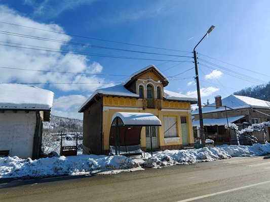 Спирката на автобусите в село Вонеща вода