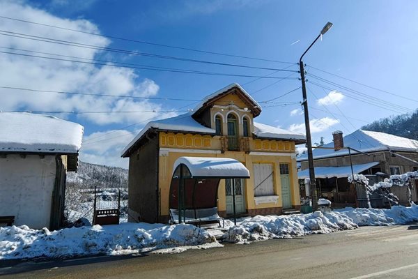 Спирката на автобусите в село Вонеща вода