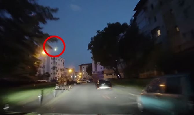 Румънци успяха да заснемат падащия метеорит, който озари небето във вторник вечерта. 

СНИМКИ:
ФЕЙСБУК