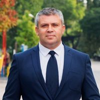 Кметът на "Северен" Стоян Алексиев е кандидат от друга партия, уволни заместниците си