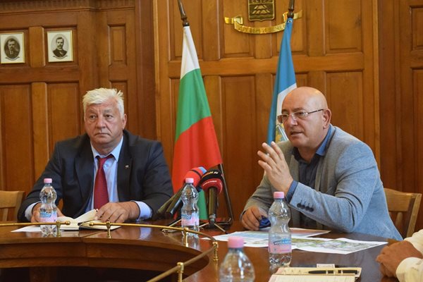Кметът Здравко Димитров и екоминистърът Емил Димитров-Ревизоро обсъдиха приоритетно проекта "Въча"