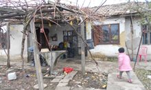 Безработни с 4 деца:  Ако бяхме роми, да са ни спасили