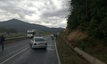 Тежката катастрофа, при която загина жена - на километър от мястото на сблъсъка с Местан (Снимки)