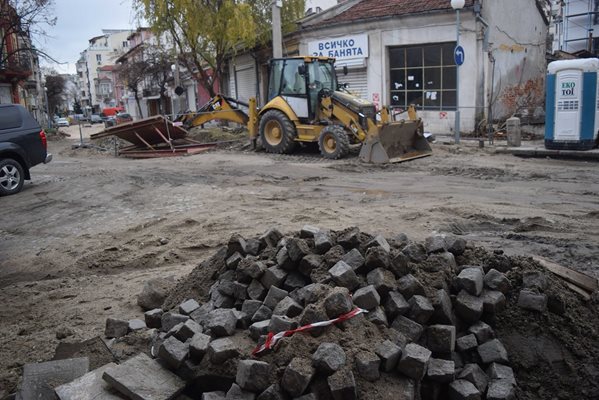 Смяната на водопроводи тече с пълна пара в Кършияка. 