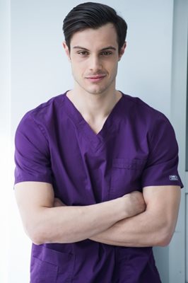 Филип Буков, изиграл образа на д-р Хаджихристев в сериала "Откраднат живот", ще е в главната роля в новия "Татковци".