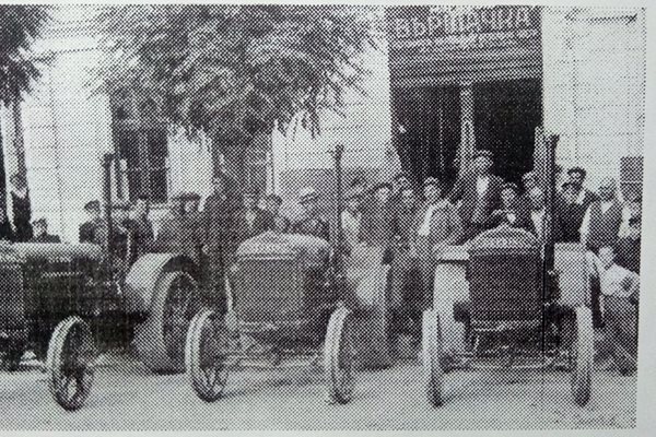 Първият магазин за селскостопанска техника в Лом “Вършачка”, принадлежал на чичото на хирурга - инж. Алеко Чирков, през 1943 г.