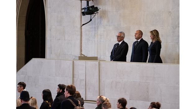 Участие на президента Румен Радев в поклонението на държавните глави и ръководителите на делегации пред тленните останки на кралица Елизабет II в британския парламент.