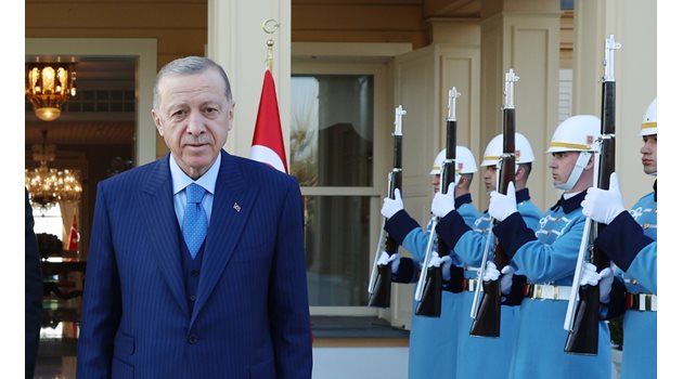 Реджеп Ердоган веднага посети пострадалите райони.
СНИМКА: ГЕТИ ИМИДЖИС