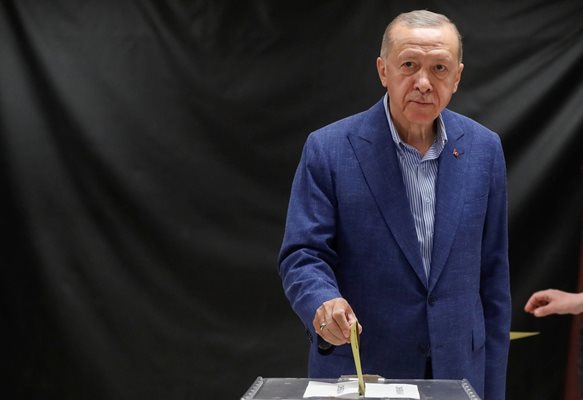 Ердоган гласува в Истанбул.
СНИМКА: РОЙТЕРС