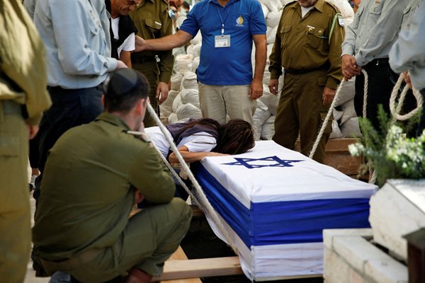 Погребението на израелски войник в Тел Авив СНИМКА: Ройтерс