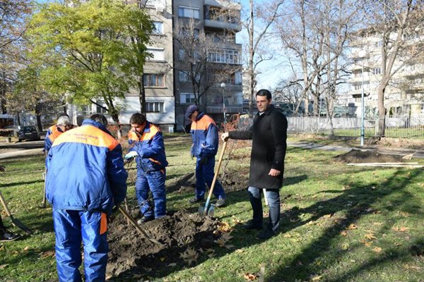 Стаменов даде старт на есенното залесяване в "Централен"