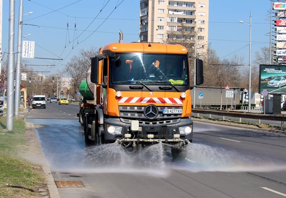 Обявиха графика на миенето на улиците в Пловдив.