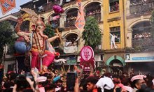 Десетдневния фестивал Ganesh Chaturthi в Мумбай, Индия