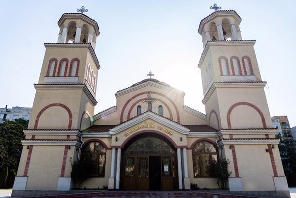 Хримът „Свето Преображение Господне” в район "Тракия".


Снимка: районно кметство